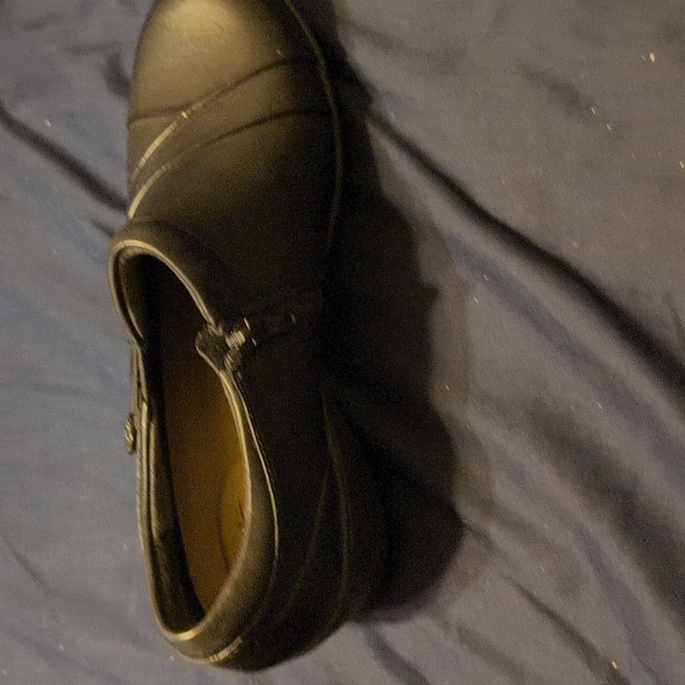 Shoes - Picture 4 of 4